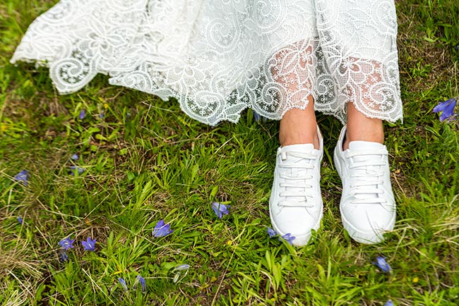 HOW TO WEAR A DRESS AND TRAINERS: STYLE TIPS  Atom Label