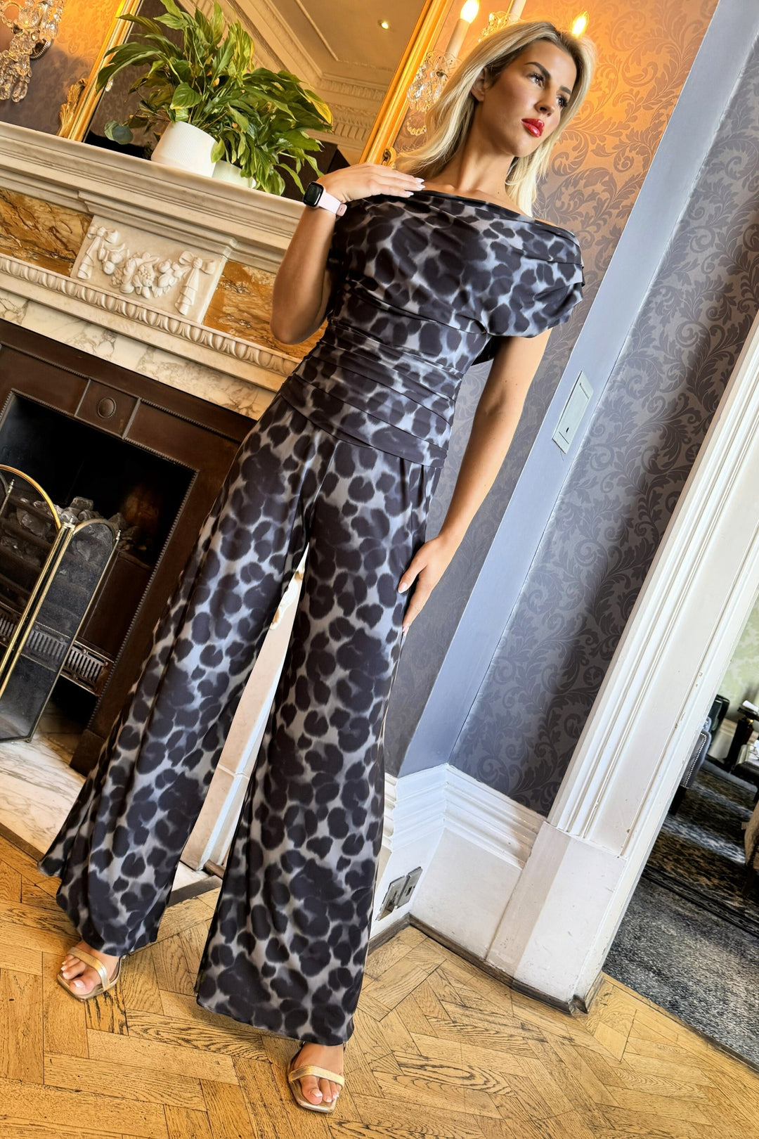 Carbon jumpsuit in all over grey leopard print T1/D4