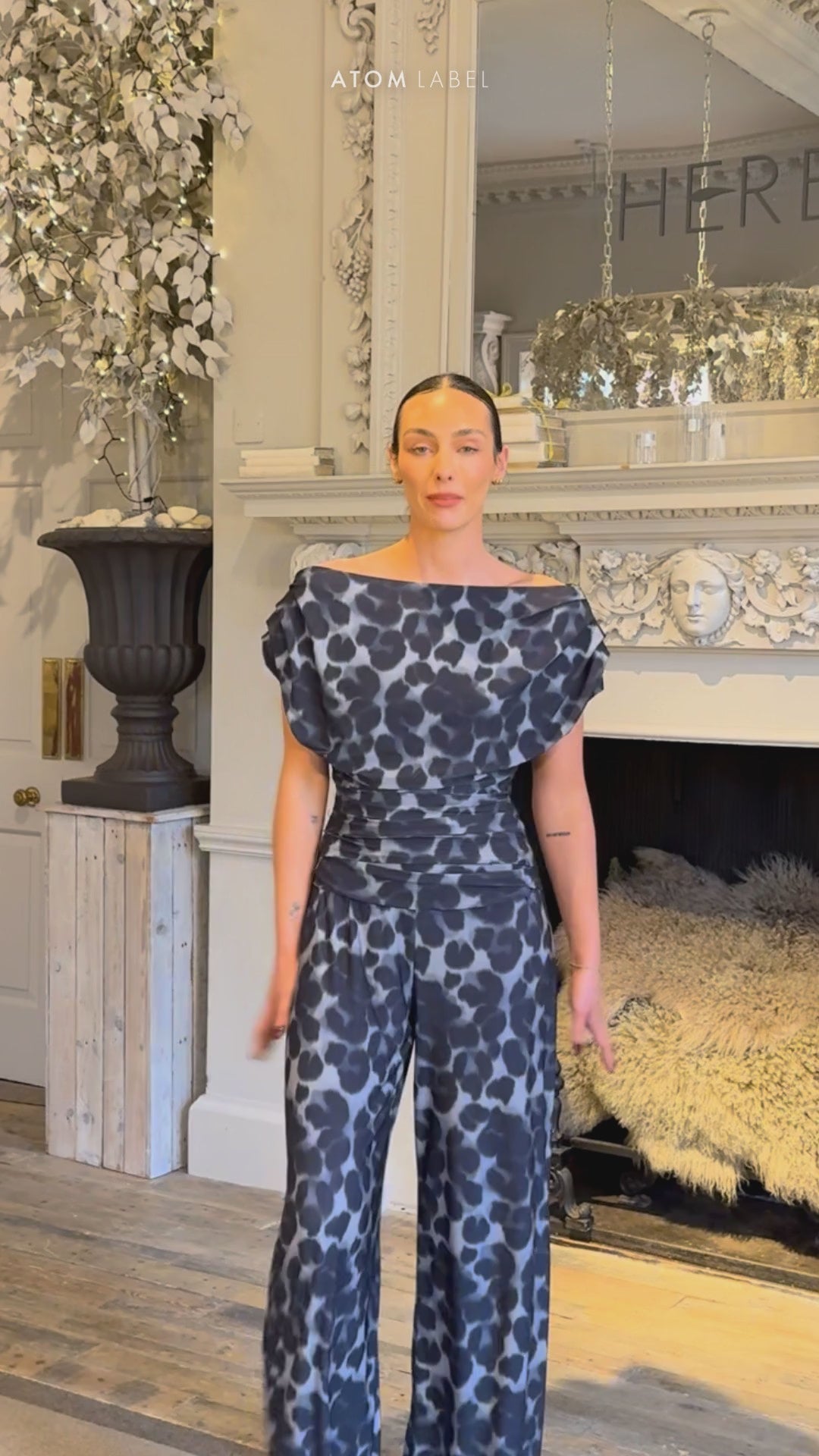 Carbon jumpsuit in all over grey leopard print T1/D4