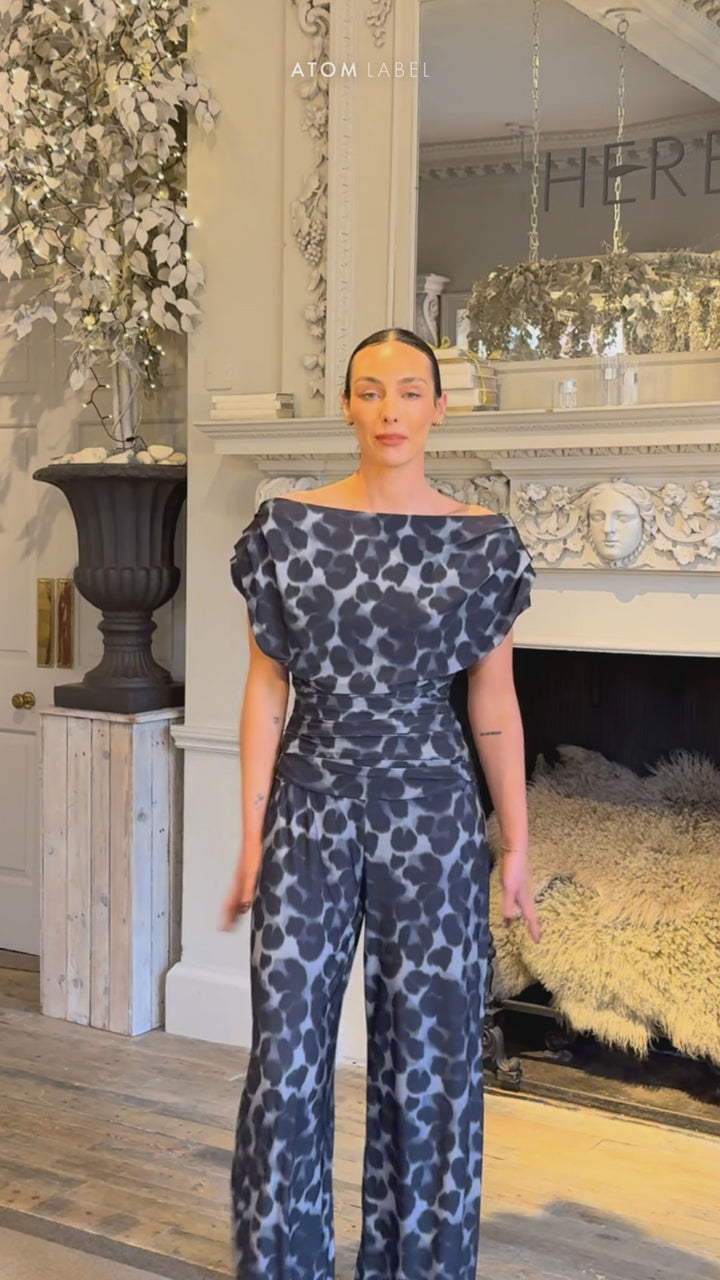 Carbon jumpsuit in all over grey leopard print T1/D4