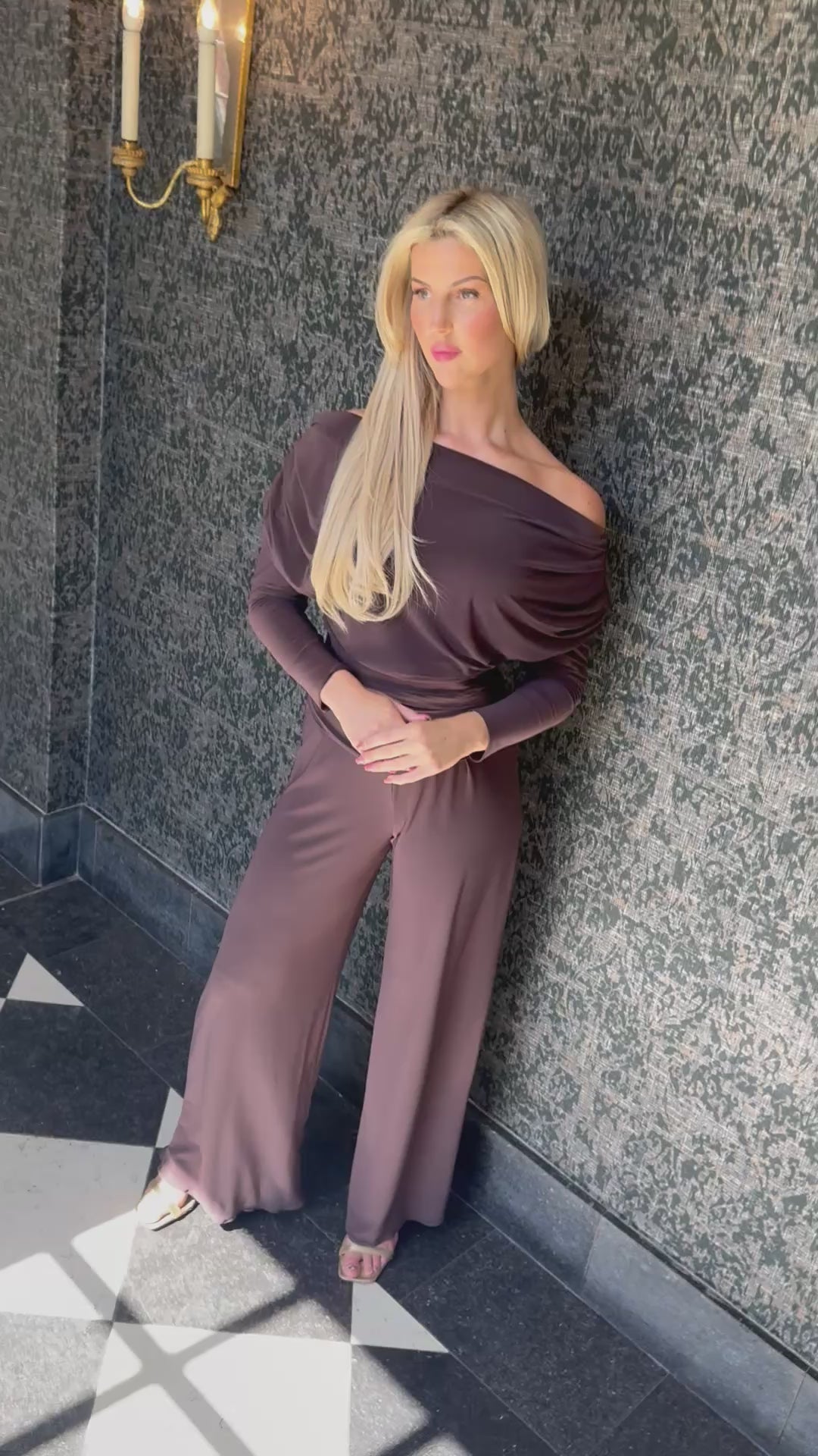 Carbon jumpsuit with sleeve in chocolate