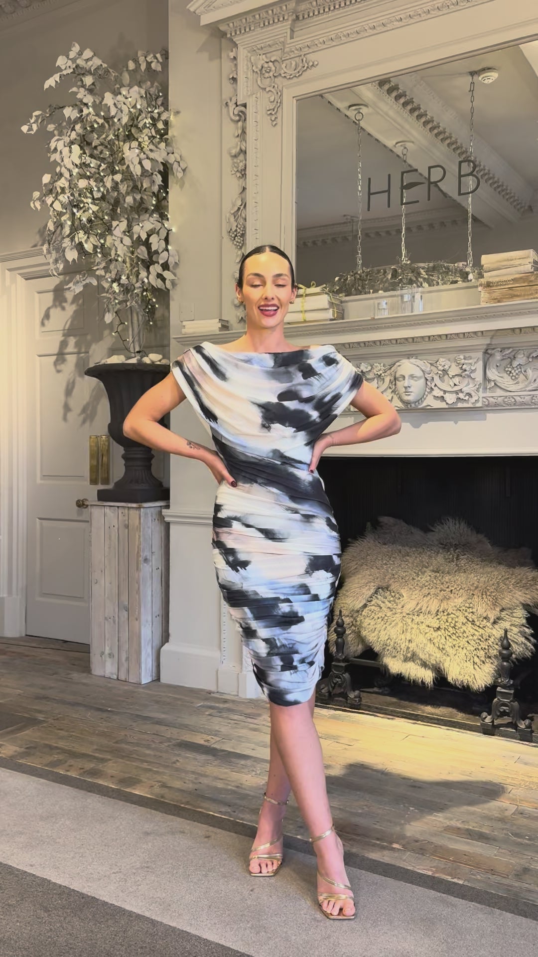 SS26 Oxygen dress in abstract print T2
