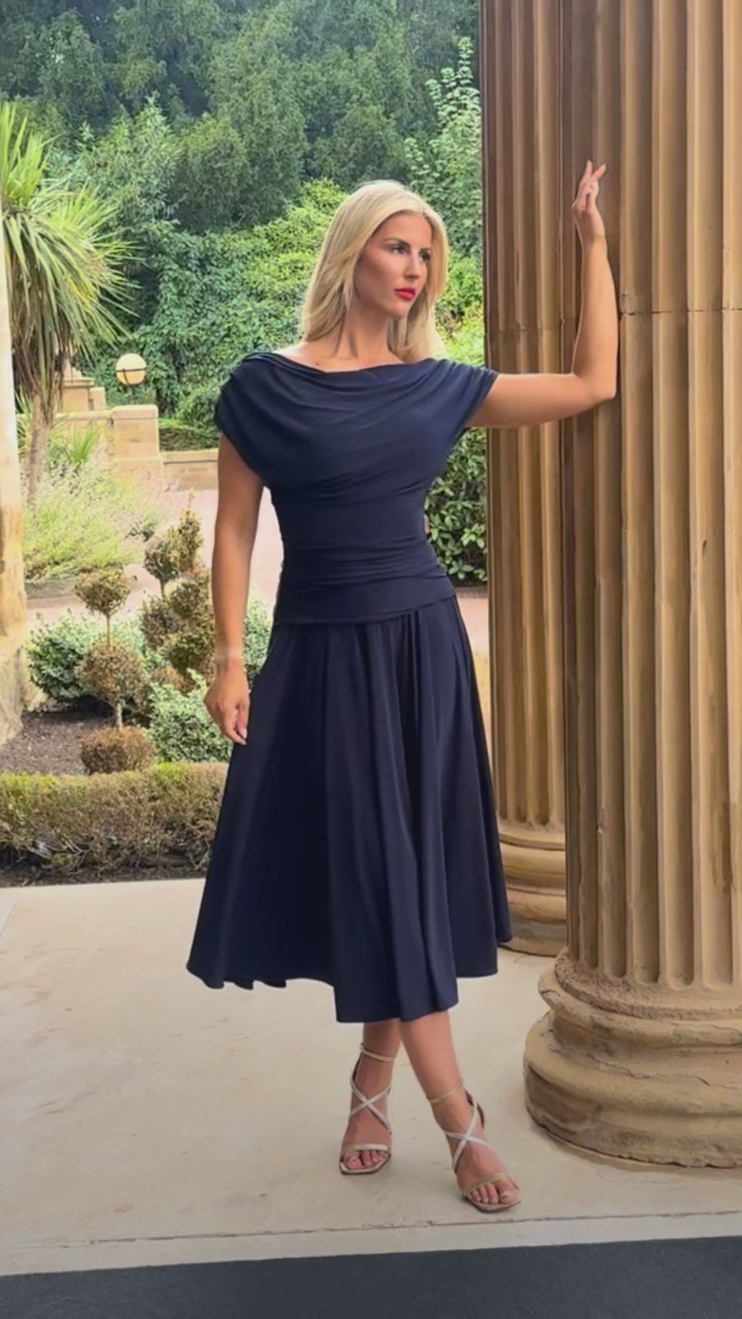 Carbon tea length dress in navy T1/D4